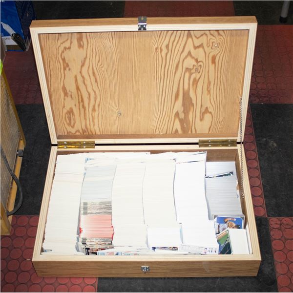 WOODEN CASED ASSORTED COLLECTORS CARDS UNSORTED