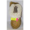 Image 1 : VINTAGE BEADED MOOSE HIDE MOCCASSINS SIZE 8