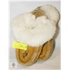 Image 1 : VINTAGE BEADED MOOSE HIDE MOCASSINS SIZE 8
