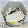 Image 2 : 4 VINTAGE PURSE TOGETHER IN HAT BOX-ESTATE