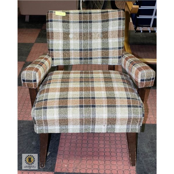 VINTAGE ARM CHAIR