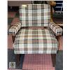 Image 1 : VINTAGE ARM CHAIR
