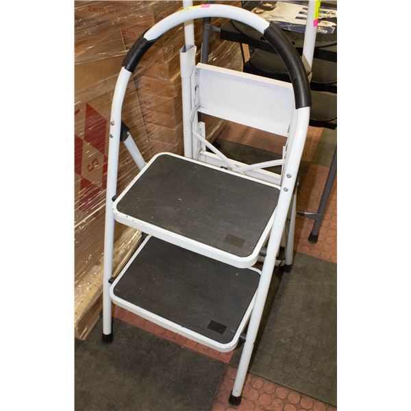 FOLDING 2-STEP STOOL