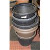 Image 1 : LOT OF 10 LARGE PLASTIC POTS