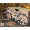 Image 1 : SPECIALIZED ROCK HOPPER 17" MOUNTAIN BIKE