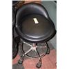 Image 1 : GARAGE ADJUSTABLE STOOL