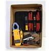 Image 1 : FLAT OF ELECTRICAL TECH TOOLS INCL. DEWALT