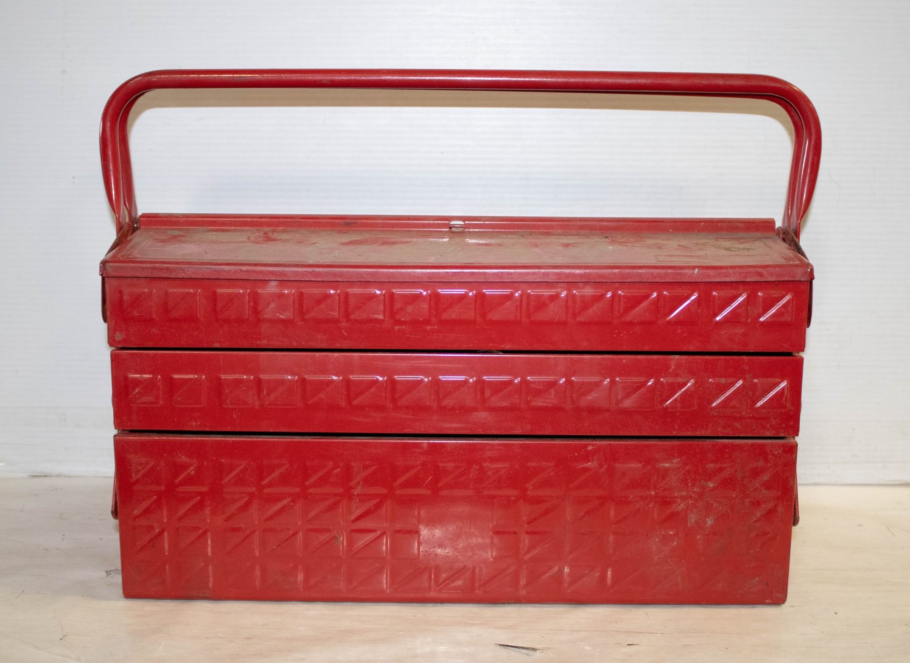 EXPANDING TOOL BOX FULL OF TOOLS ASSTD