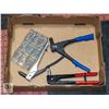 Image 1 : FLAT WITH ASSORTMENT OF RIVETING TOOLS AND