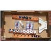 Image 1 : FLAT WITH LARGE ASSORTMENT OF ROUTER BITS