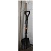 Image 1 : PITCHFORK AND SHOVEL STEEL