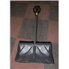 Image 1 : 2 SNOW SHOVELS