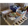 Image 1 : PALLET OF SEASONAL DECOR ESTATE ALL TOGETHER