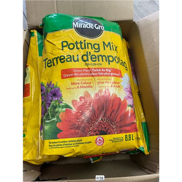 4 Bags of MiracleGro Potting Mix; For Indoor/Outdoor Plants - 8.8L Each - New