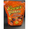 Image 2 : 1 Reese's Pieces Peanut Butter Bulk Candy Bag - Large 1.36KG Bag - New (BB: MAY/2025)