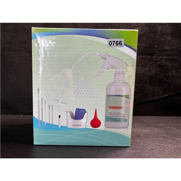 1 Ear Wax Removal/Irrigator Tool with 40 Tips - New