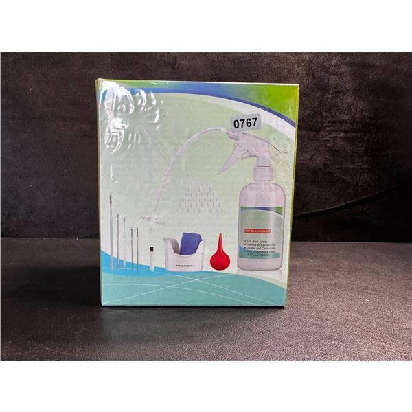 1 Ear Wax Removal/Irrigator Tool with 40 Tips - New