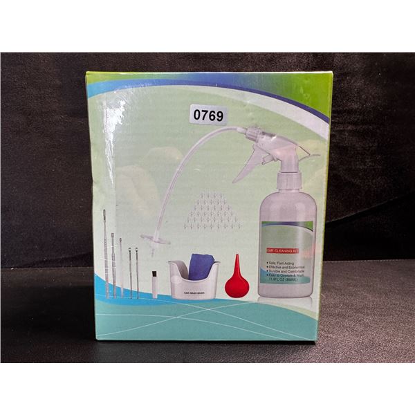 1 Ear Wax Removal/Irrigator Tool with 40 Tips - New