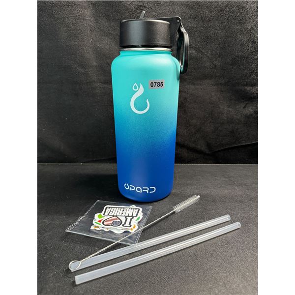 1 Hydration Bottle with Cleaning Sticks and Straws - New