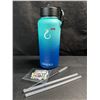 Image 1 : 1 Hydration Bottle with Cleaning Sticks and Straws - New