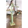 Image 1 : FLOOR MOUNTED PNEUMATIC/HYDRAULIC HOIST. APPROX 56"-100" RANGE.