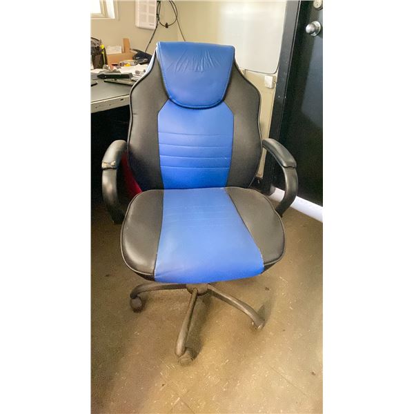ROLLING OFFICE CHAIR
