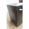 Image 2 : Danby Bar Fridge 27'' x 18'' x 18'' 