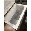 Image 2 : Frigidaire Chest Deep Freeze 35'' x 35'' x 21 1/2'' 