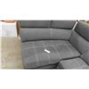 Image 2 : 2pce Sectional with Pull-Out Hide a Bed on 1 Piece 