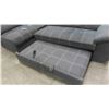 Image 8 : 2pce Sectional with Pull-Out Hide a Bed on 1 Piece 