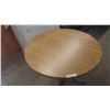 Image 2 : Kitchen Table 29'' x 35'' 