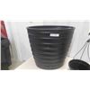 Image 2 : 4 Planters, Biggest 23'' x 23'' x 15'' 