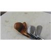 Image 2 : 7 Right Handed Golf Clubs , Grass Whip