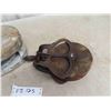 Image 2 : 2 Vintage Barn Rope Pulleys 