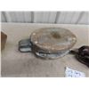 Image 3 : 2 Vintage Barn Rope Pulleys 
