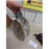 Image 5 : 2 Vintage Barn Rope Pulleys 
