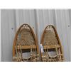Image 2 : Pair of Snow Shoes with Straps 9 1/2'' x 45'' 