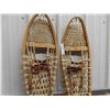Image 3 : Pair of Snow Shoes with Straps 9 1/2'' x 45'' 