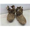 Image 8 : 2 Pairs of Vintage First Nations Mocassins 