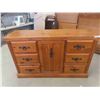 Image 1 : Pine Dresser 38'' x 62 1/2'' x 18'' 
