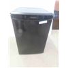 Image 1 : Danby Bar Fridge 27'' x 19'' x 17'' 