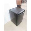 Image 2 : Danby Bar Fridge 27'' x 19'' x 17'' 