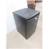 Image 2 : Danby Bar Fridge 27'' x 19'' x 17'' 