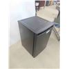 Image 2 : Danby Bar Fridge 27'' x 19'' x 17'' 