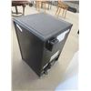 Image 3 : Danby Bar Fridge 27'' x 19'' x 17'' 