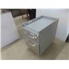 Image 2 : Rolling 2 Drawer Cabinet 24'' x 22'' x 15''