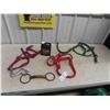 Image 1 : 3 Horse Halters, Bits & Neats Foot Oil