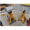 Image 3 : 2 Jack Stands, Floor Jack