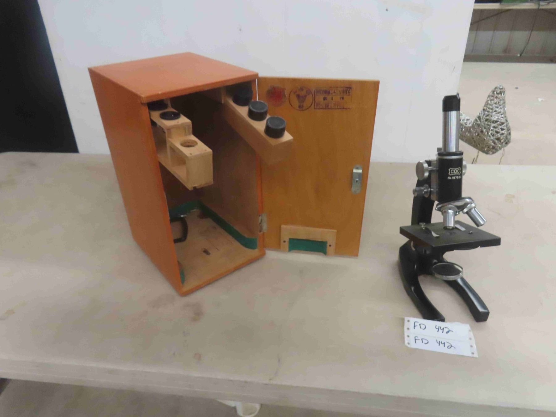 COC No197515 Microscope with Extra Lense and - McSherry Auction Service ...