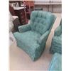 Image 2 : 2 Swivel Rolling Living Room Chairs, 1 Ottoman